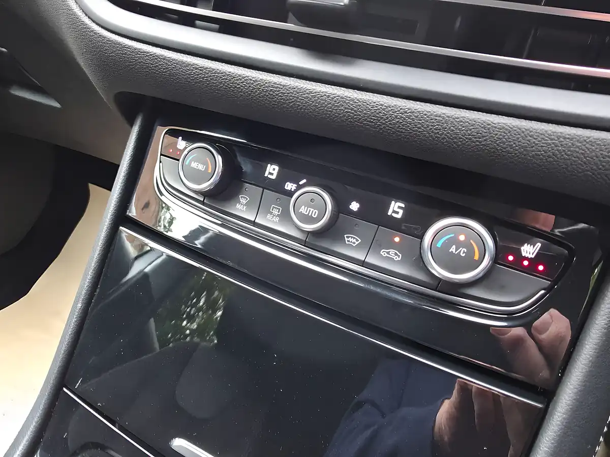 Used 2023 Vauxhall Grandland Elite Grey - Interior and Exterior details 20