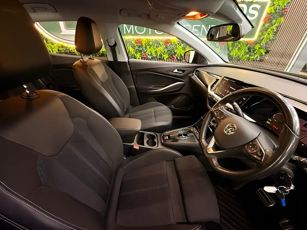Used 2023 Vauxhall Grandland Gs Grey - Interior and Exterior details 18
