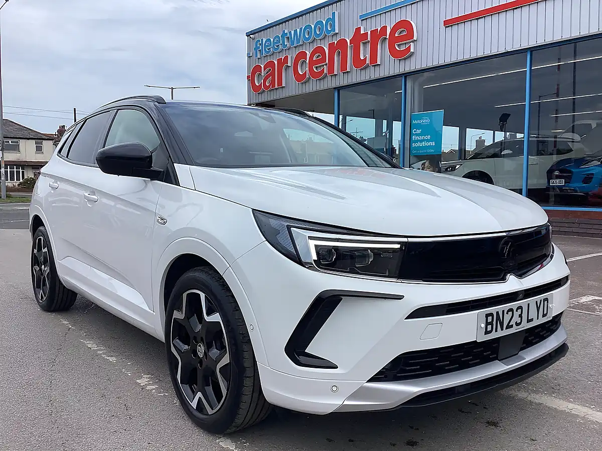 Used 2023 Vauxhall Grandland Ultimate Arctic White (brilliant Paint) - Front View