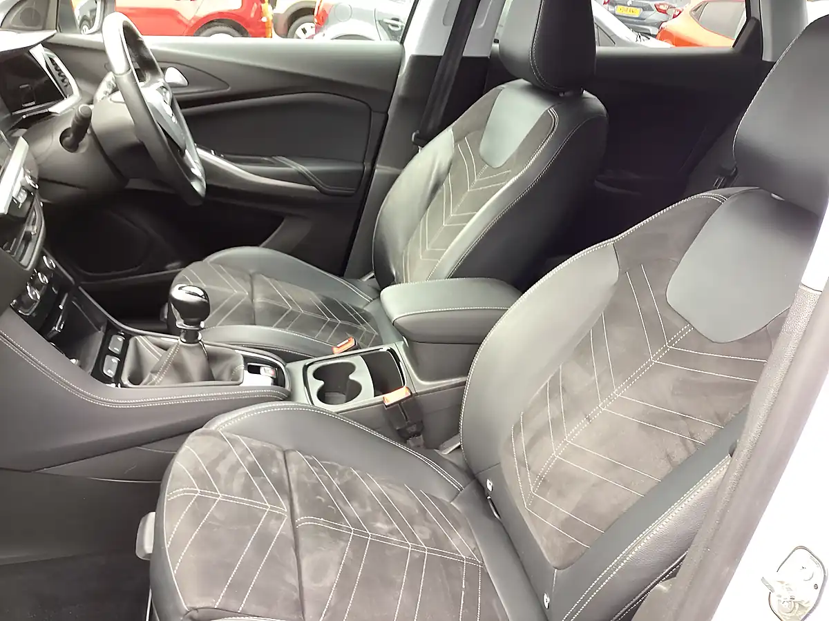 Used 2023 Vauxhall Grandland Ultimate Arctic White (brilliant Paint) - Interior and Exterior details 15
