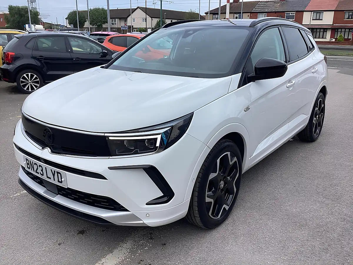 Used 2023 Vauxhall Grandland Ultimate Arctic White (brilliant Paint) - Interior and Exterior details 5