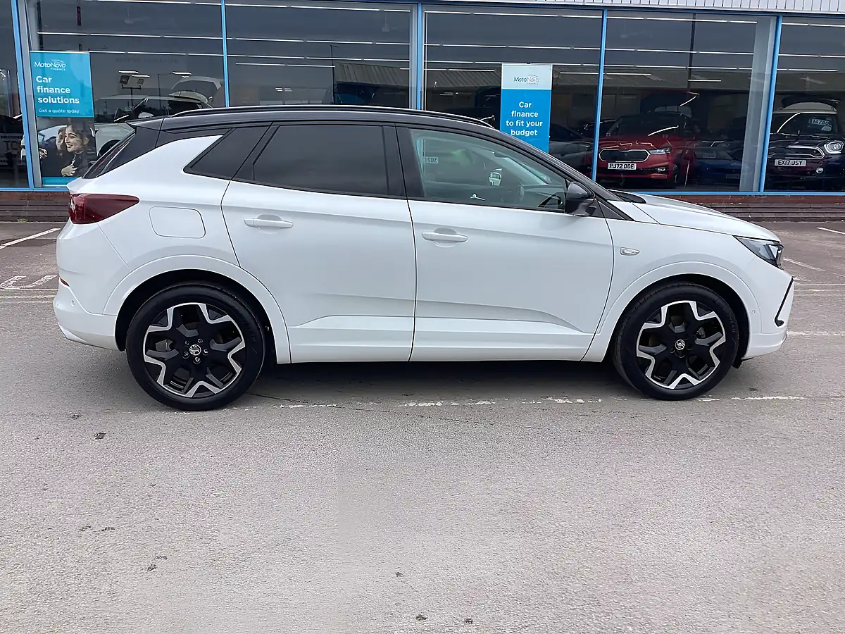 Used 2023 Vauxhall Grandland Ultimate Arctic White (brilliant Paint) - Interior and Exterior details 8