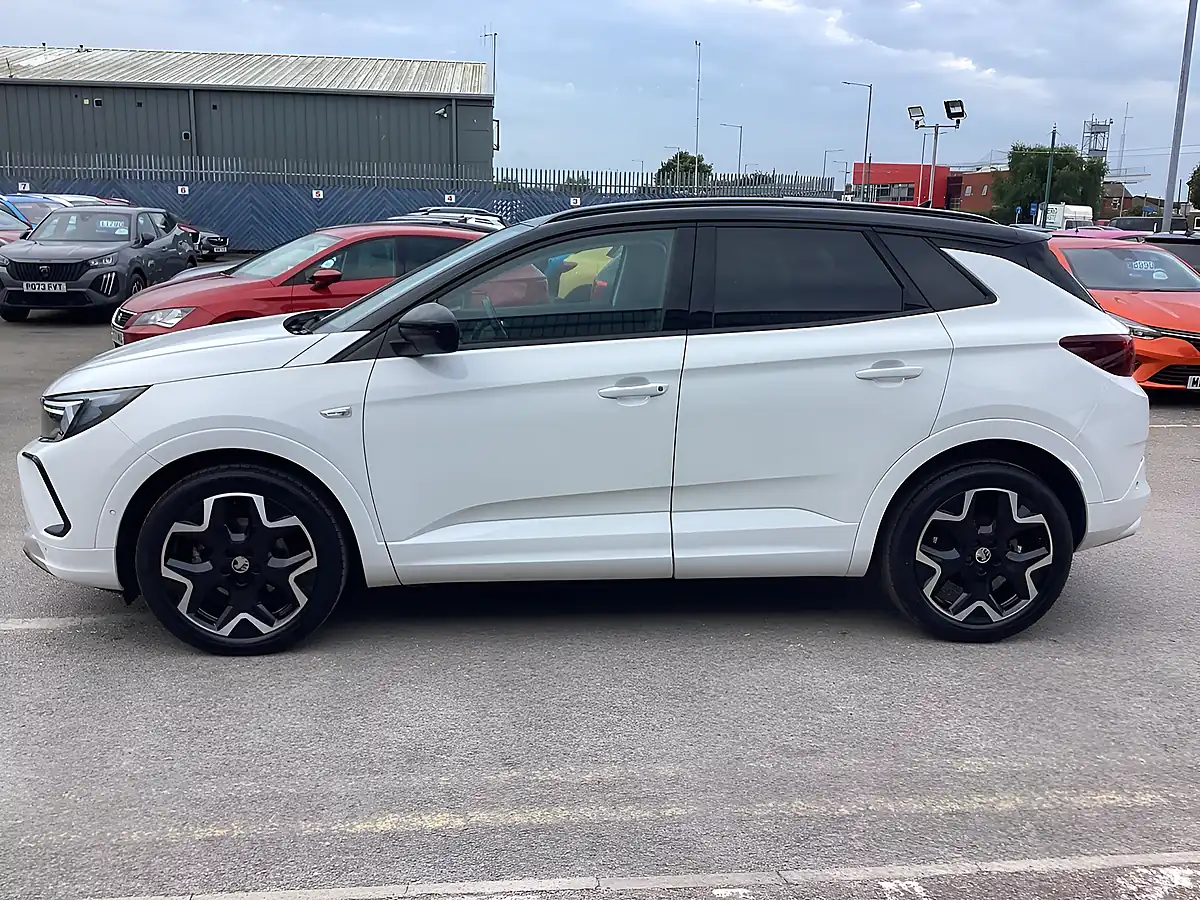 Used 2023 Vauxhall Grandland Ultimate Arctic White (brilliant Paint) - Interior and Exterior details 9