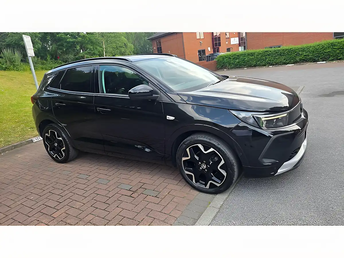 Used 2023 Vauxhall Grandland Ultimate Black - Front View