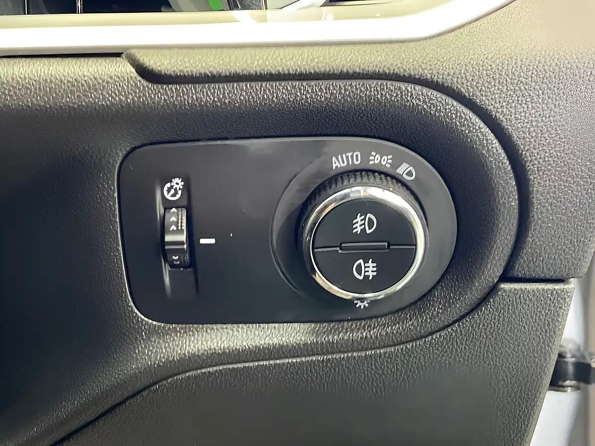 Used 2023 Vauxhall Grandland Ultimate Grey - Interior and Exterior details 11