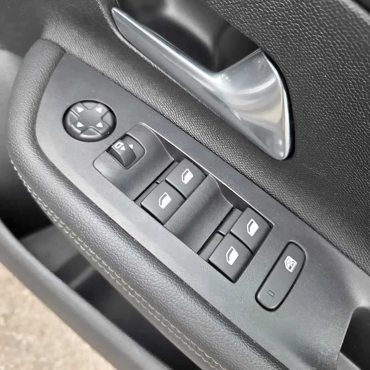 Used 2023 Vauxhall Mokka-E Ultimate Silver With Black Roof - Interior and Exterior details 13