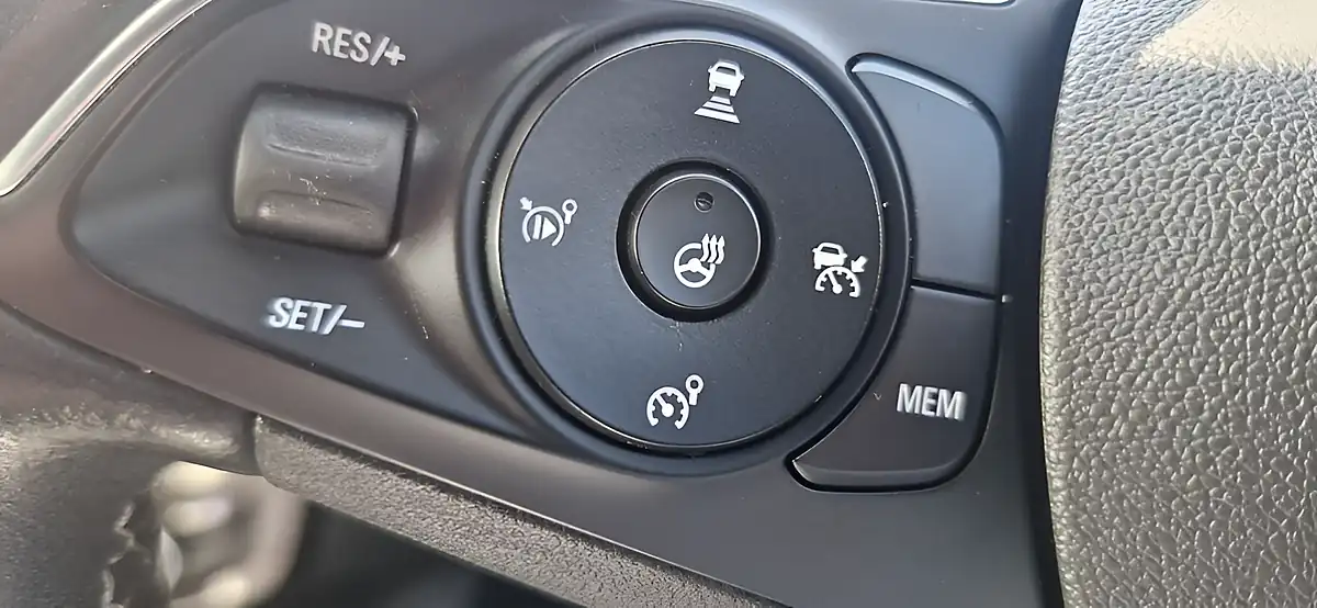 Used 2023 Vauxhall Mokka Electric Ultimate Green - Interior and Exterior details 16