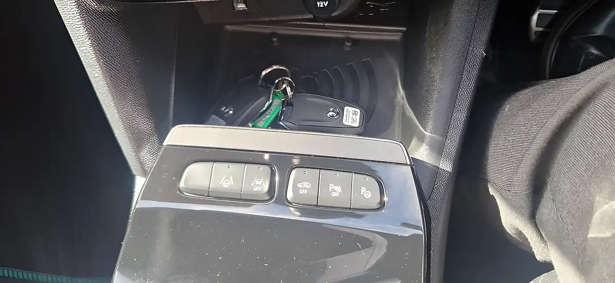 Used 2023 Vauxhall Mokka Electric Ultimate Green - Interior and Exterior details 17