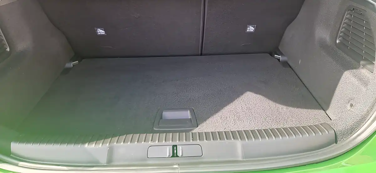 Used 2023 Vauxhall Mokka Electric Ultimate Green - Interior and Exterior details 20