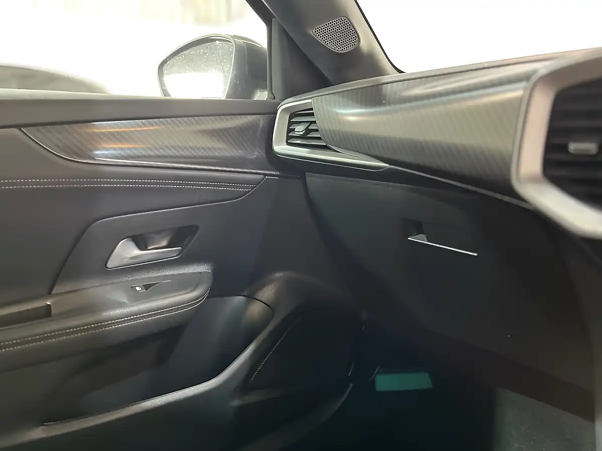 Used 2023 Vauxhall Mokka Electric Ultimate Red - Interior and Exterior details 15