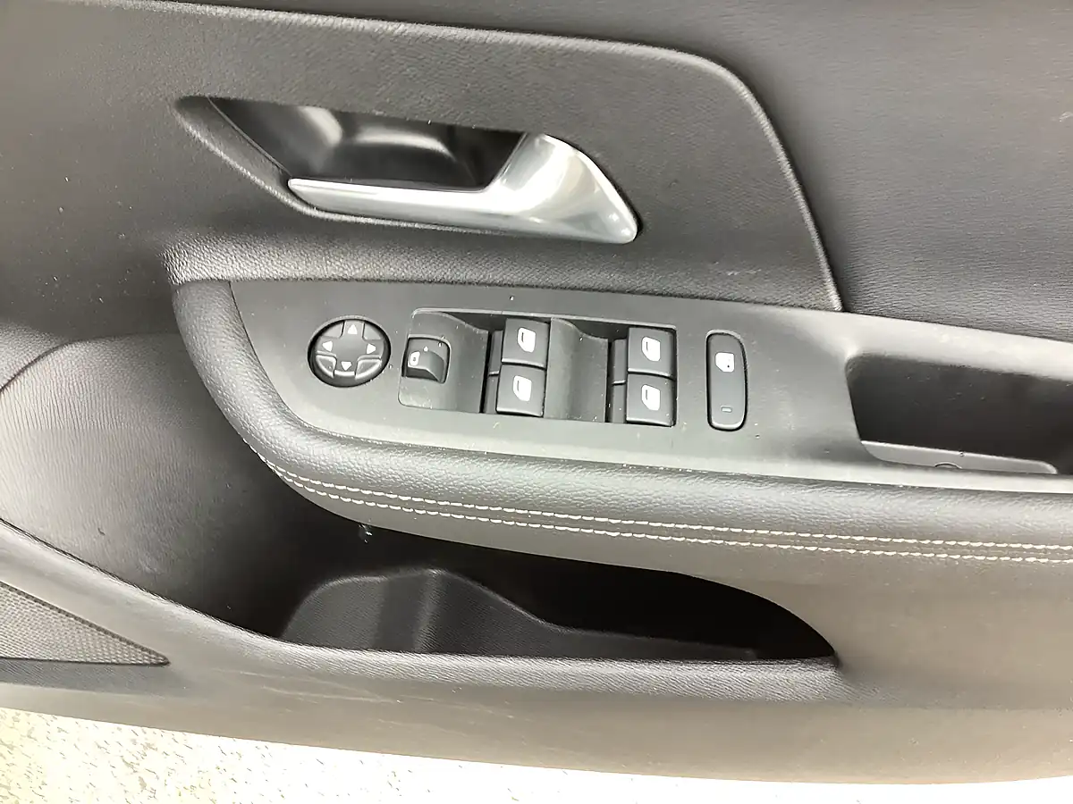 Used 2023 Vauxhall Mokka Gs Arctic White - Interior and Exterior details 13