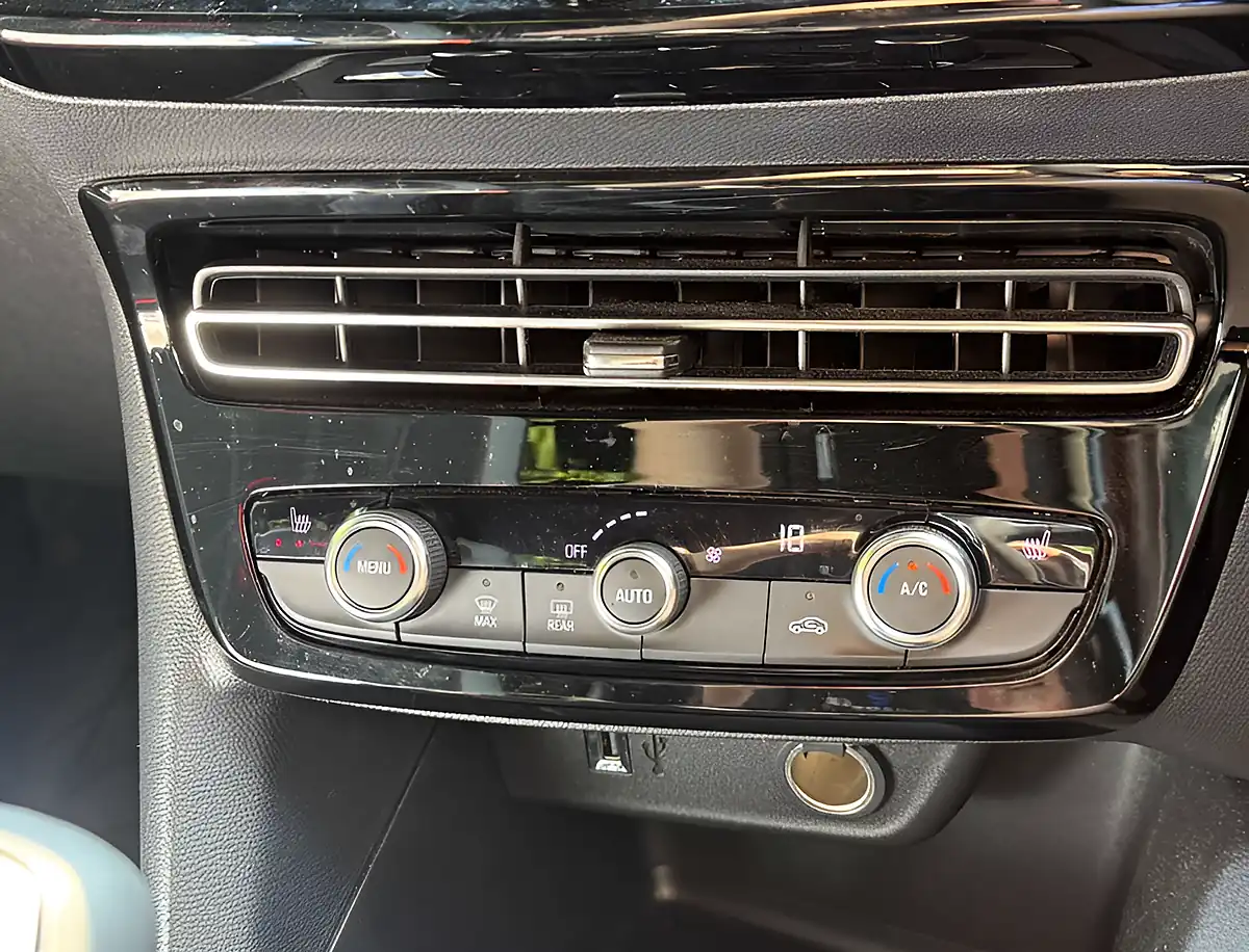 Used 2023 Vauxhall Mokka Gs Cosmic Red - Interior and Exterior details 18