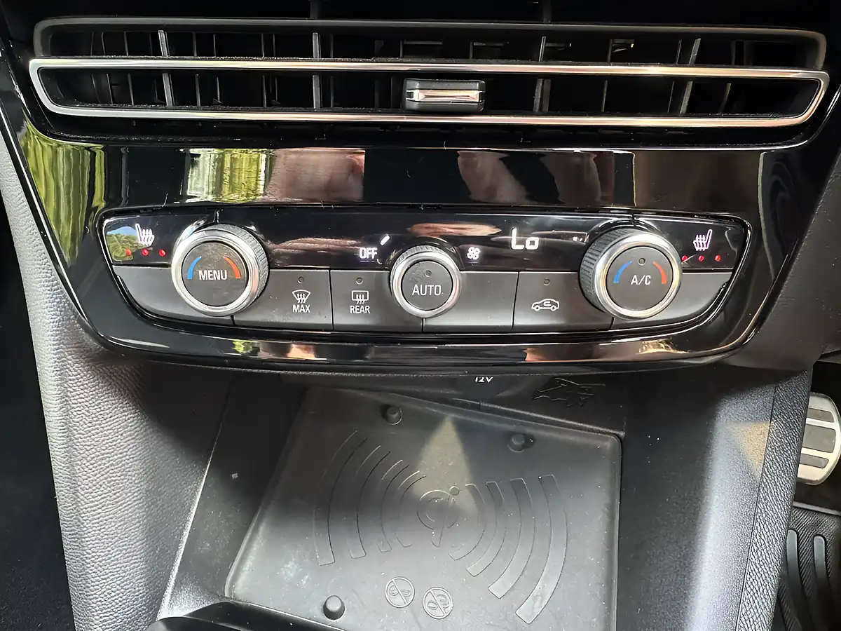 Used 2023 Vauxhall Mokka Ultimate Green - Interior and Exterior details 11