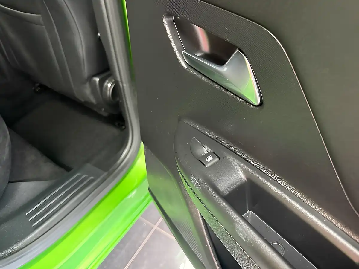 Used 2023 Vauxhall Mokka Ultimate Green - Interior and Exterior details 6