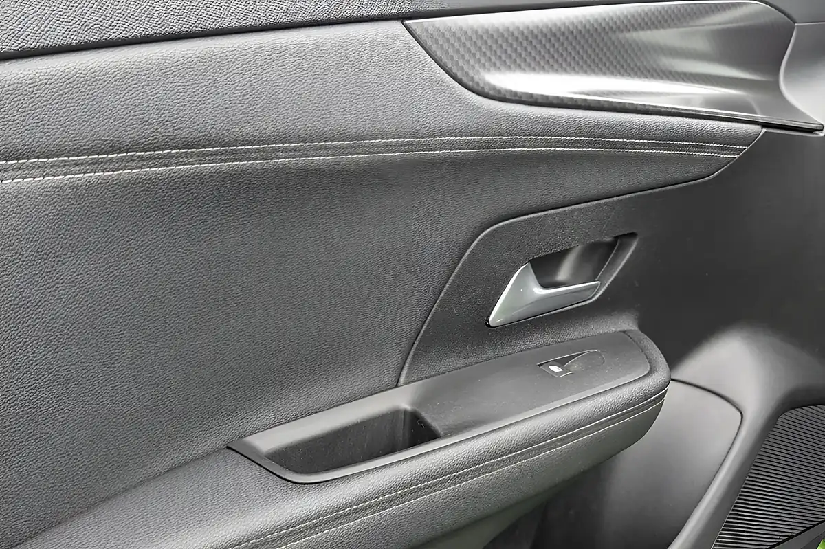 Used 2023 Vauxhall Mokka Ultimate Iconic Green - Interior and Exterior details 13