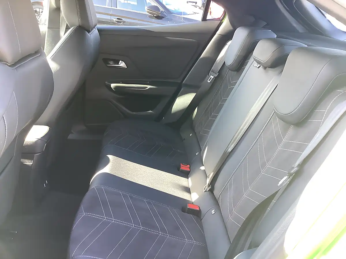 Used 2023 Vauxhall Mokka Ultimate Iconic Green (metallic Paint) - Interior and Exterior details 16
