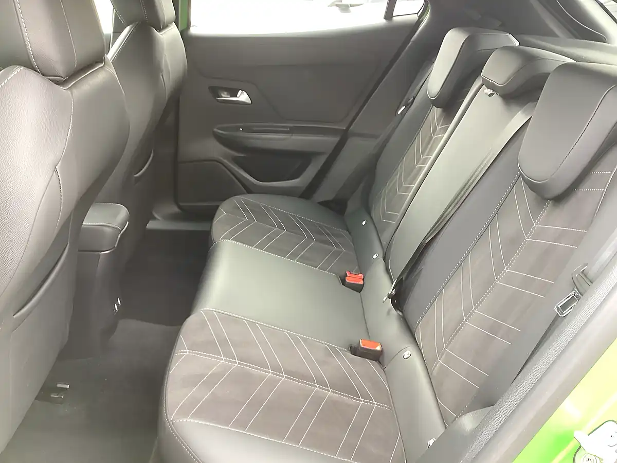 Used 2023 Vauxhall Mokka Ultimate Iconic Green (metallic Paint) - Interior and Exterior details 16