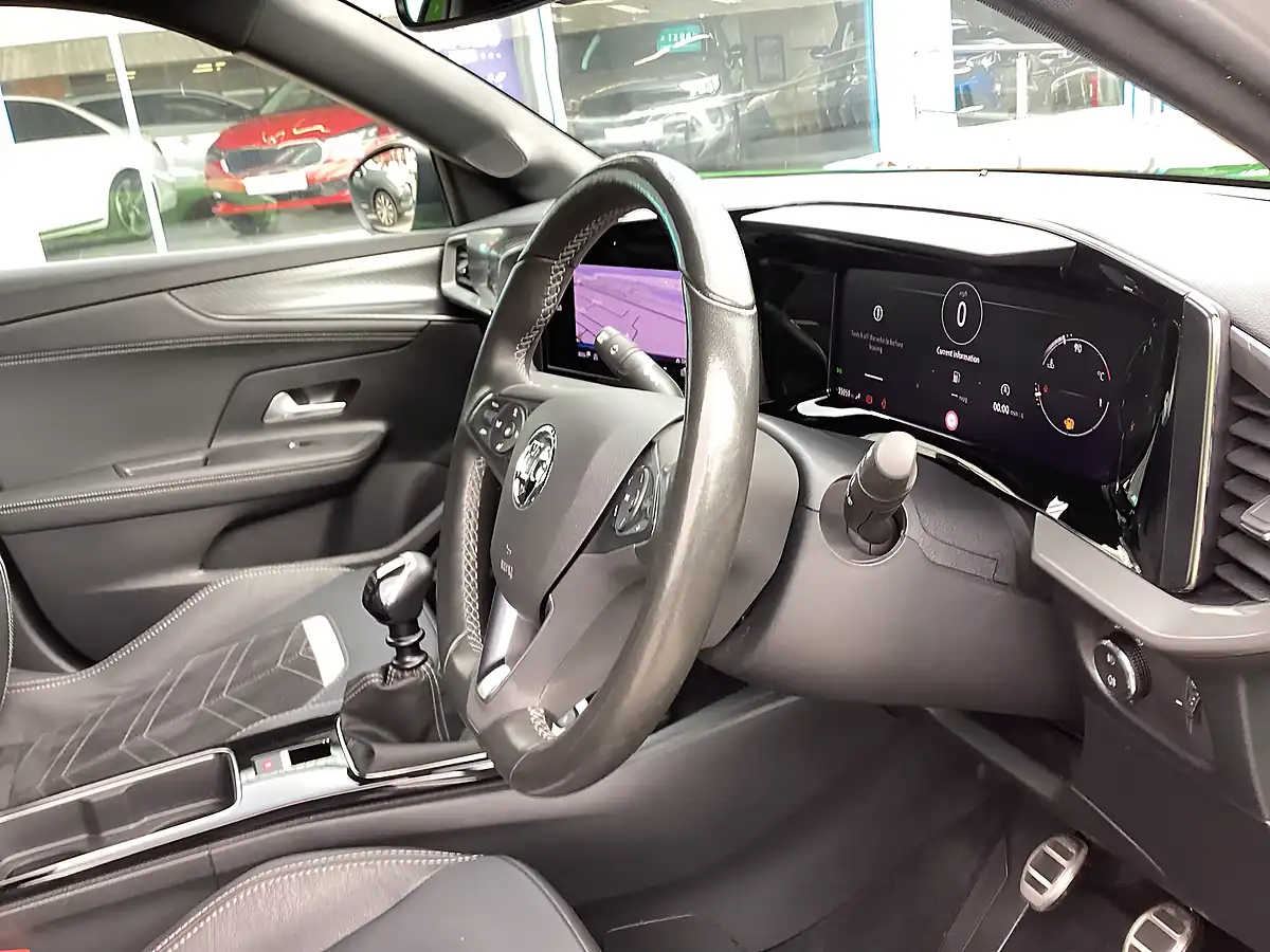 Used 2023 Vauxhall Mokka Ultimate Iconic Green (metallic Paint) - Interior and Exterior details 6