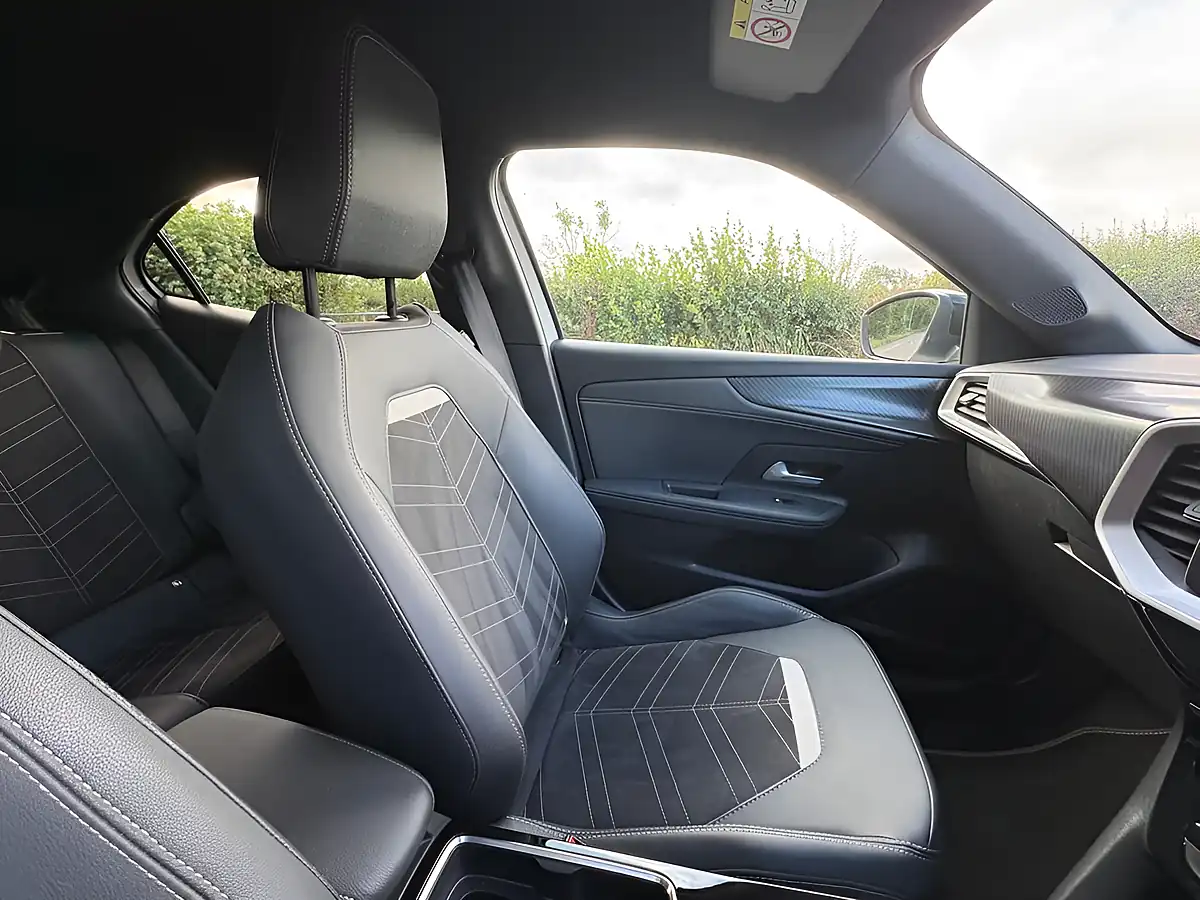 Used 2023 Vauxhall Mokka Ultimate White - Interior and Exterior details 10