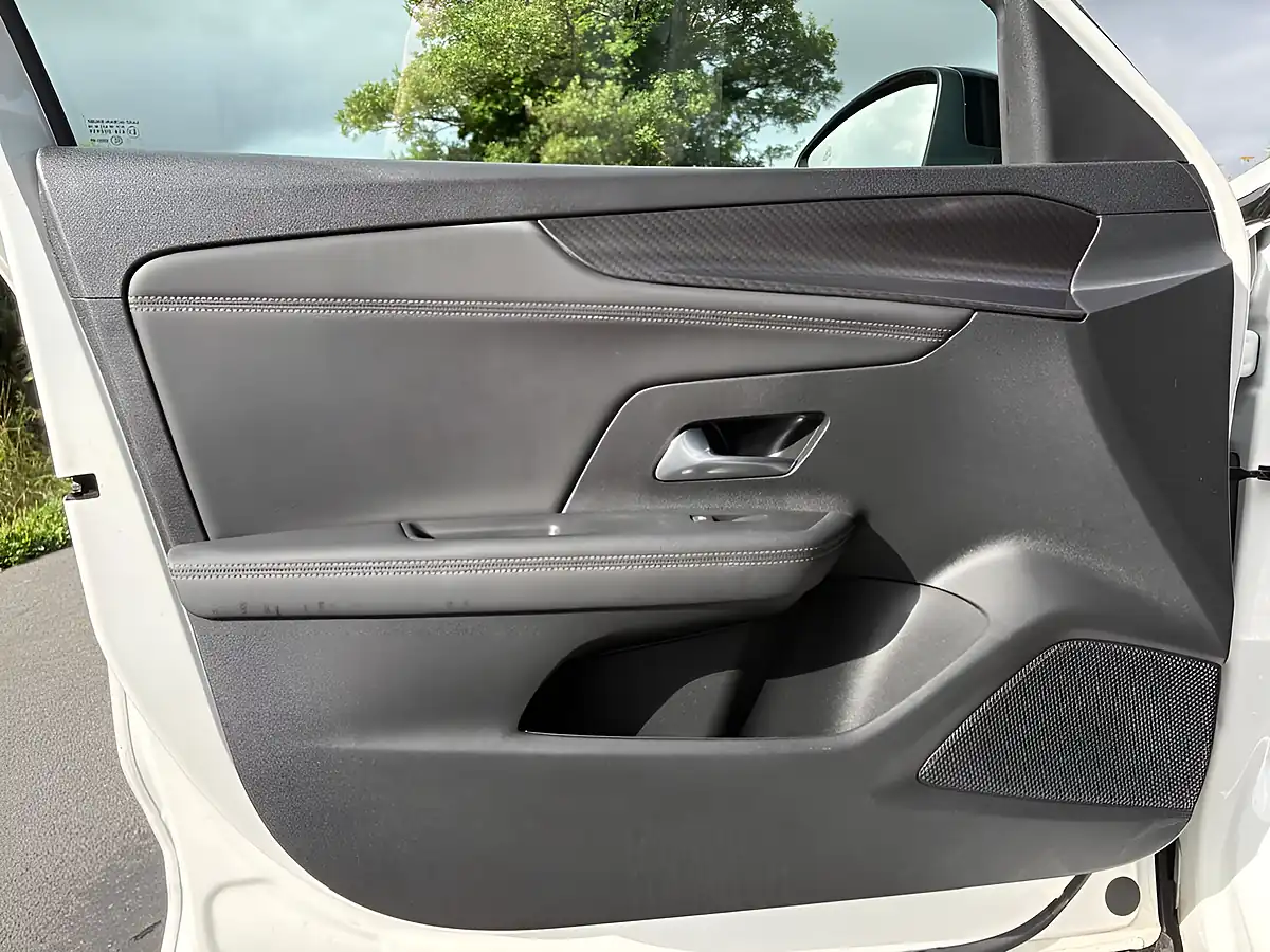 Used 2023 Vauxhall Mokka Ultimate White - Interior and Exterior details 18