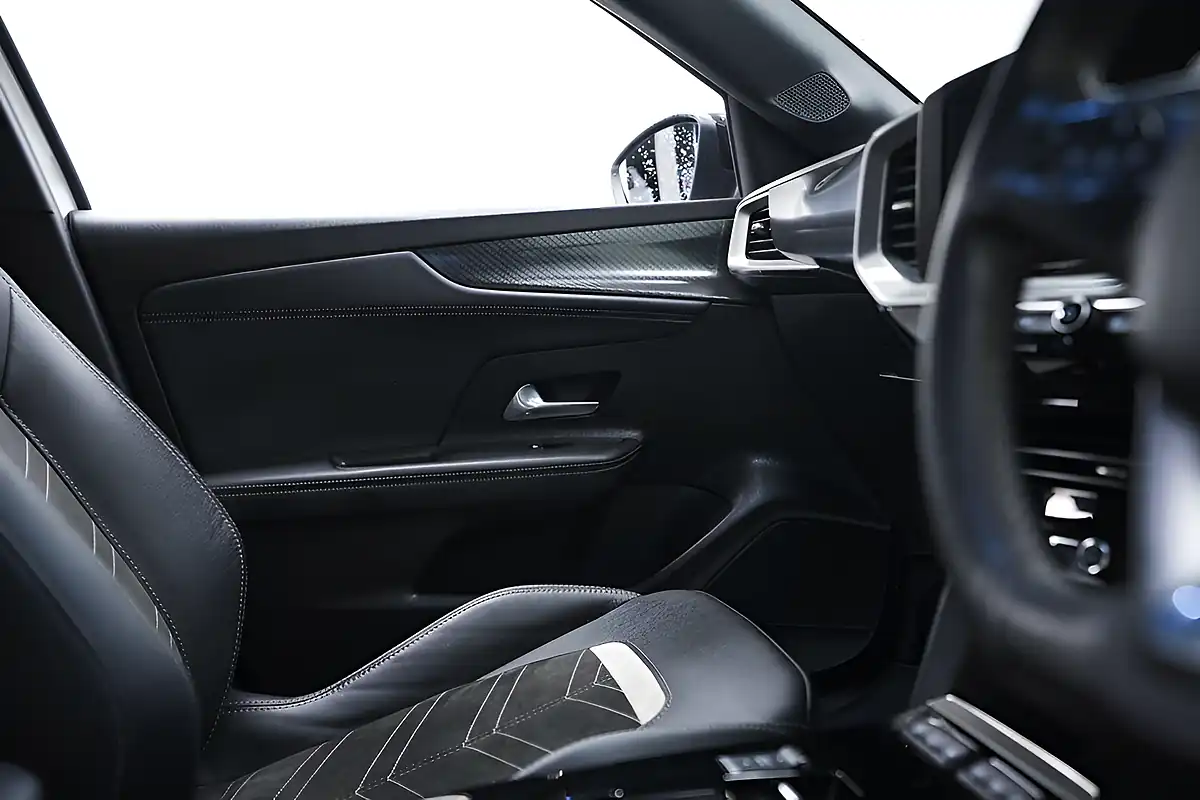 Used 2023 Vauxhall Mokka Ultimate White - Interior and Exterior details 14