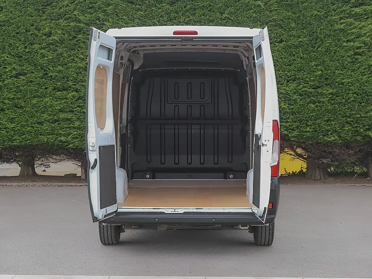 Used 2023 Vauxhall Movano 3500 Biturbo Prime Kaolin White - Interior and Exterior details 8