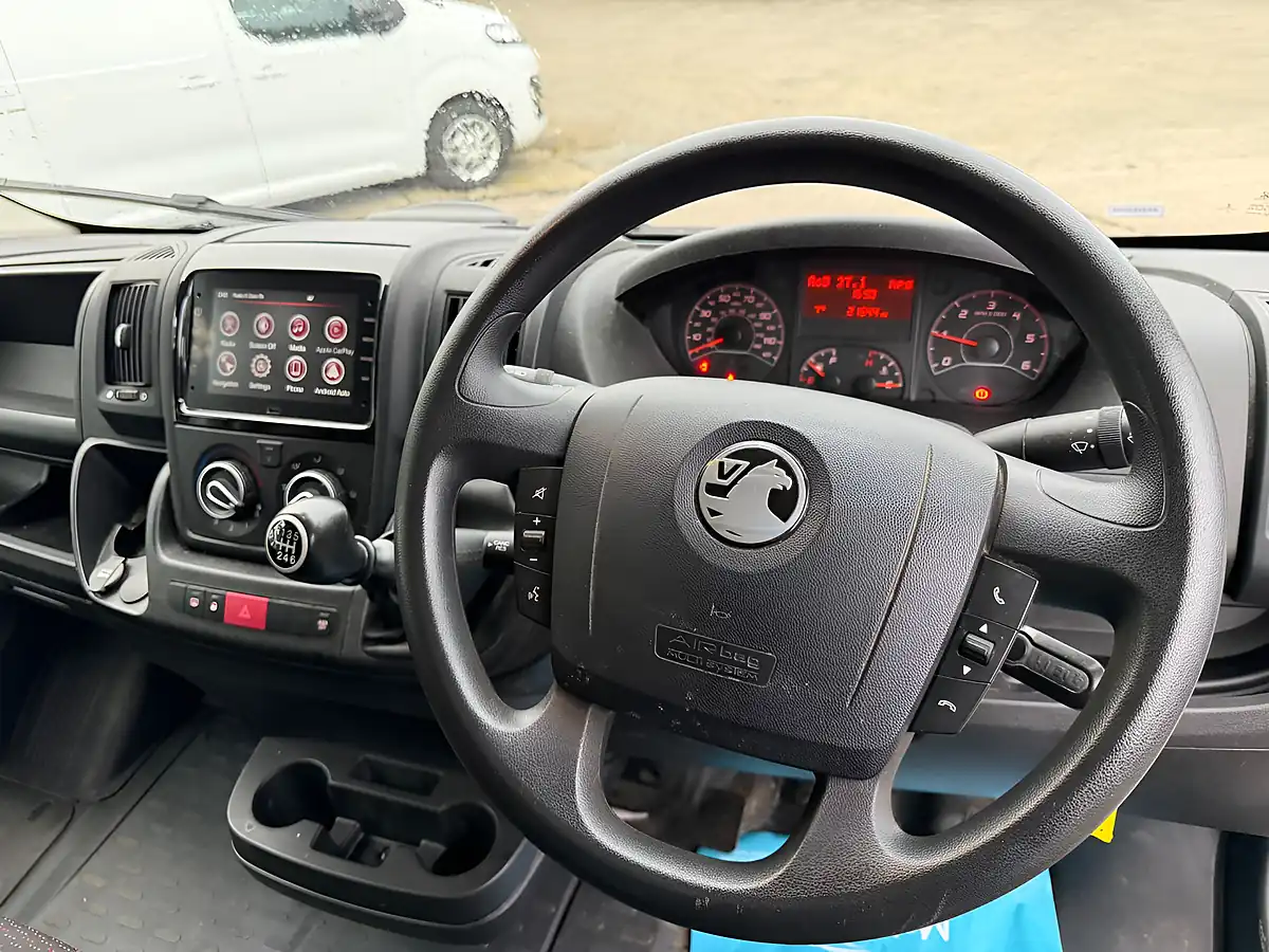 Used 2023 Vauxhall Movano 3500 L2 H2 White - Interior and Exterior details 13