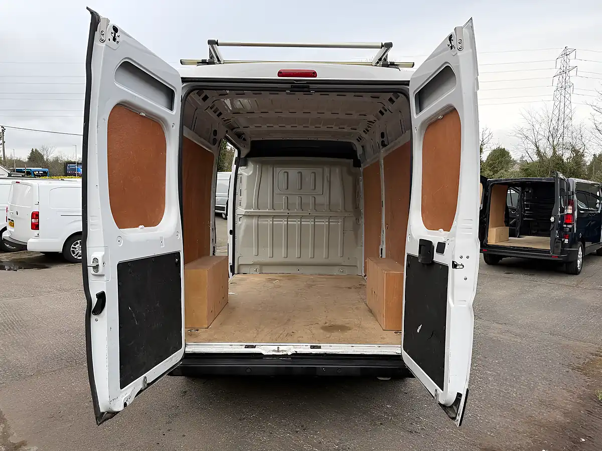 Used 2023 Vauxhall Movano 3500 L2 H2 White - Interior and Exterior details 5