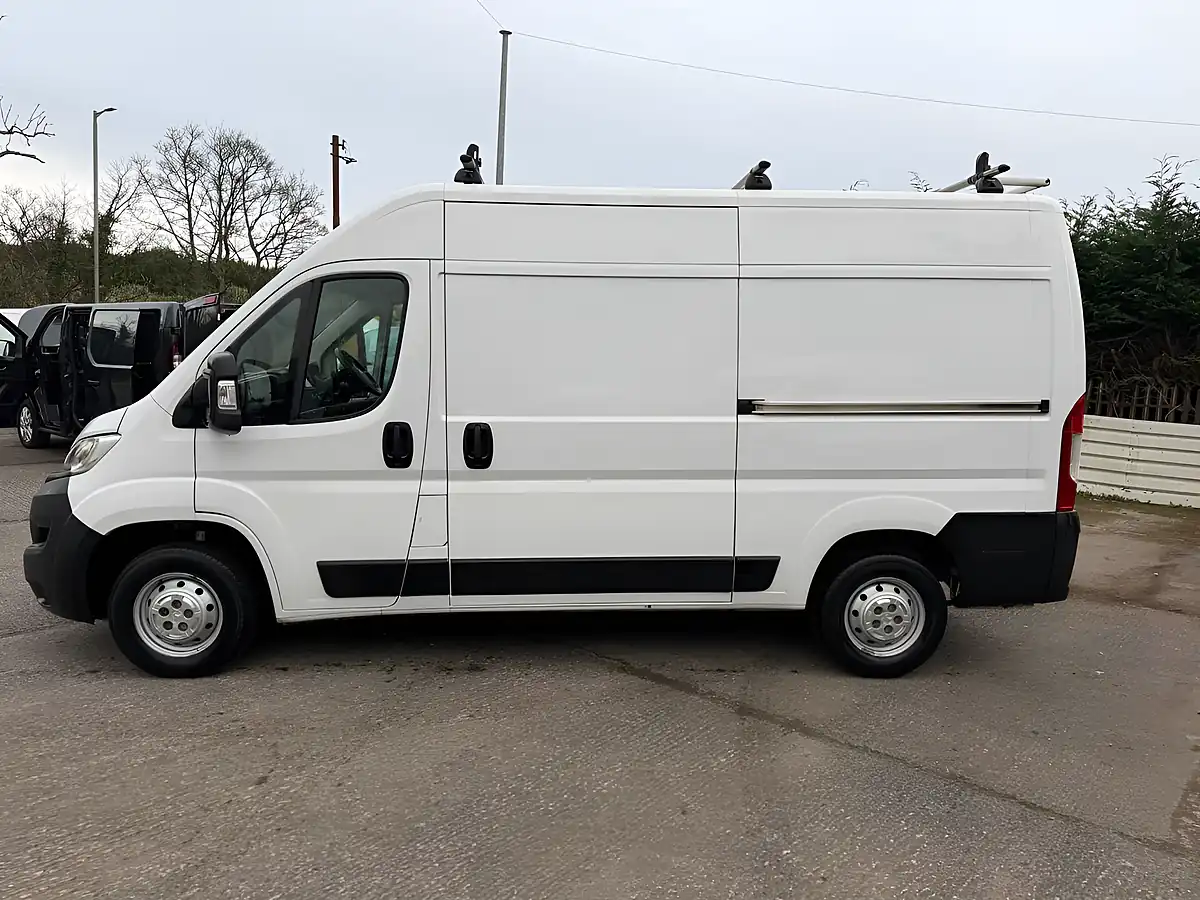 Used 2023 Vauxhall Movano 3500 L2 H2 White - Interior and Exterior details 6