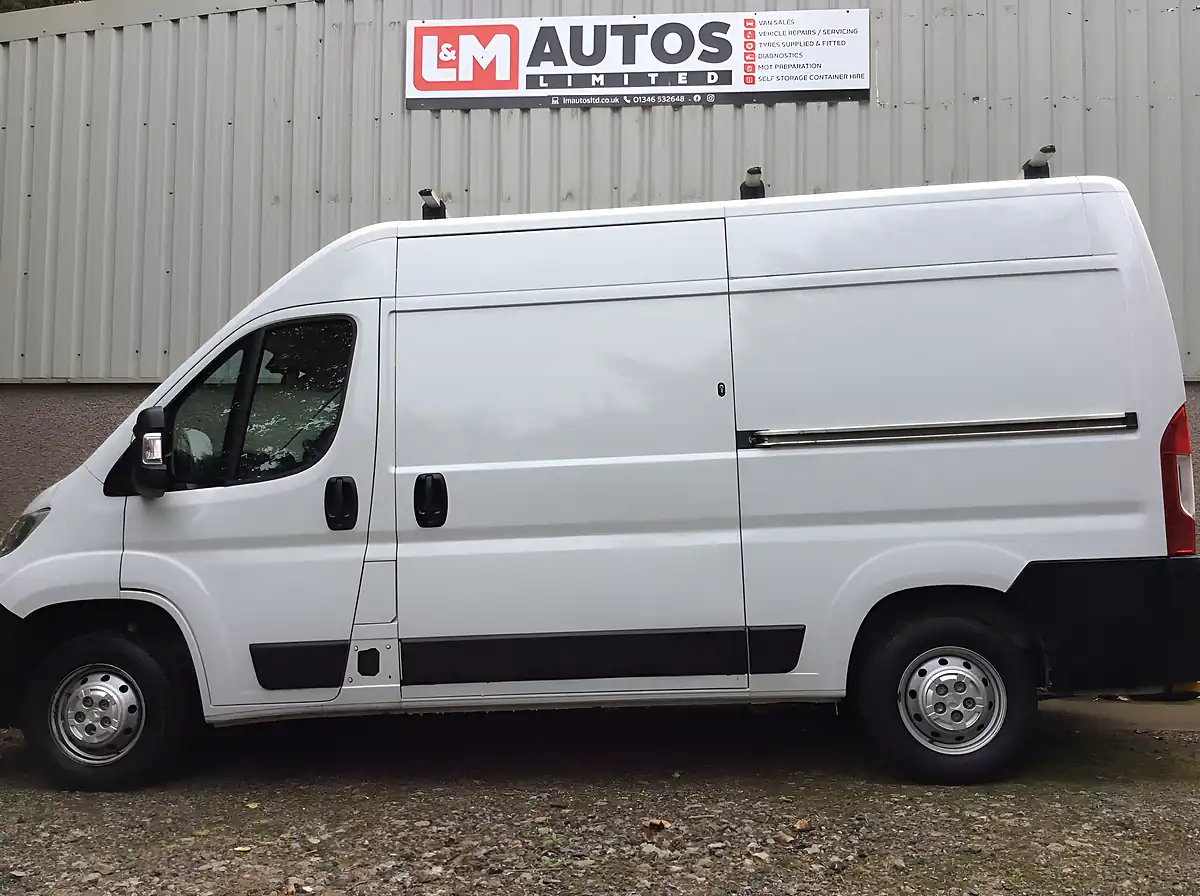 Used 2023 Vauxhall Movano Dynamic White - Interior and Exterior details 4