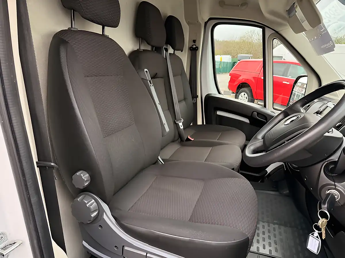 Used 2023 Vauxhall Movano F3500 Dynamic Lwb Extra High Roof White - Interior and Exterior details 14
