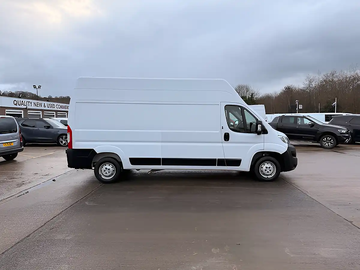 Used 2023 Vauxhall Movano F3500 Dynamic Lwb Extra High Roof White - Interior and Exterior details 2