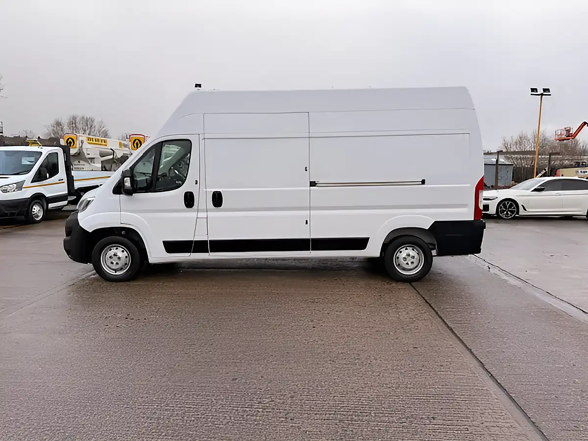 Used 2023 Vauxhall Movano F3500 Dynamic Lwb Extra High Roof White - Interior and Exterior details 7