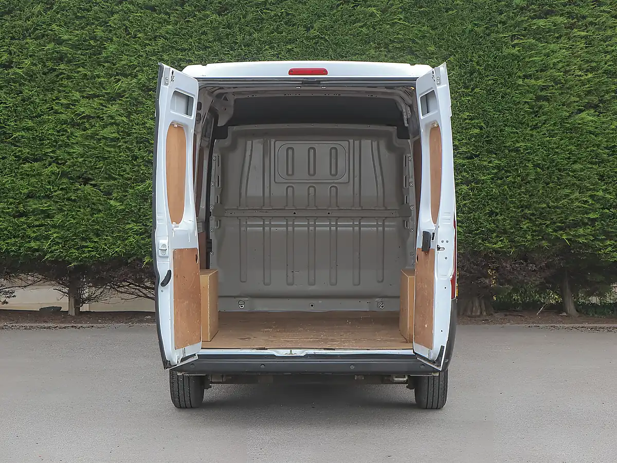 Used 2023 Vauxhall Movano Prime Kaolin White - Interior and Exterior details 8