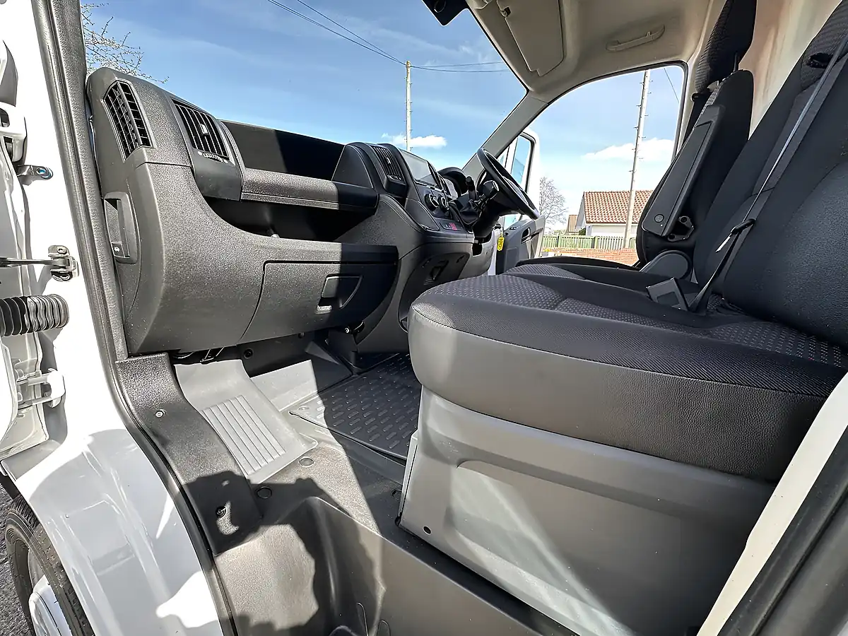 Used 2023 Vauxhall Movano Prime L2H2 White - Interior and Exterior details 17