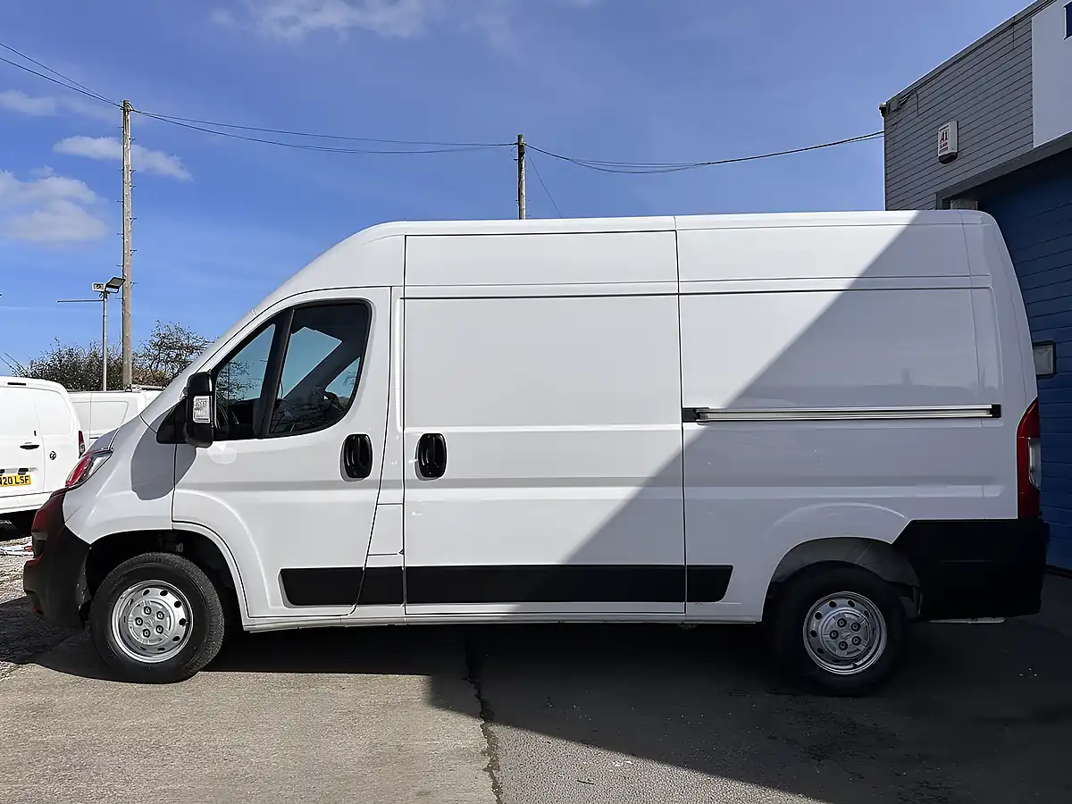 Used 2023 Vauxhall Movano Prime L2H2 White - Interior and Exterior details 5