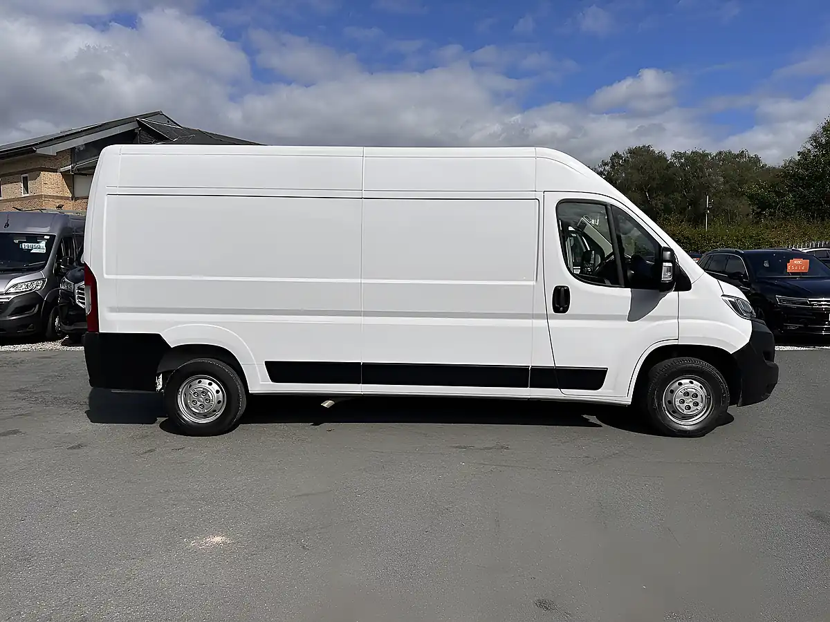 Used 2023 Vauxhall Movano Prime L3H2 Kaolin White (brilliant) - Interior and Exterior details 8