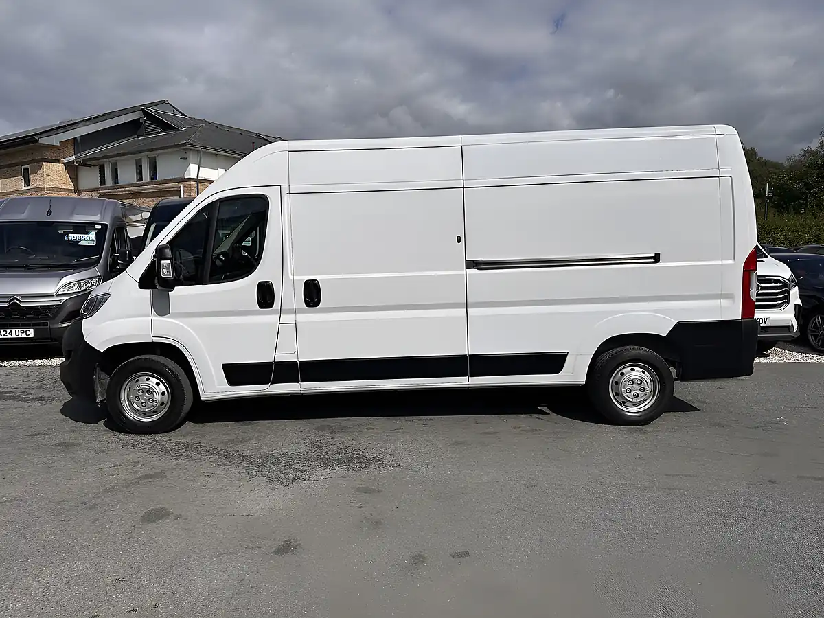Used 2023 Vauxhall Movano Prime L3H2 Kaolin White (brilliant) - Interior and Exterior details 9