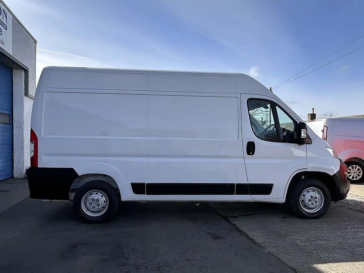 Used 2023 Vauxhall Movano Prime White - Interior and Exterior details 8