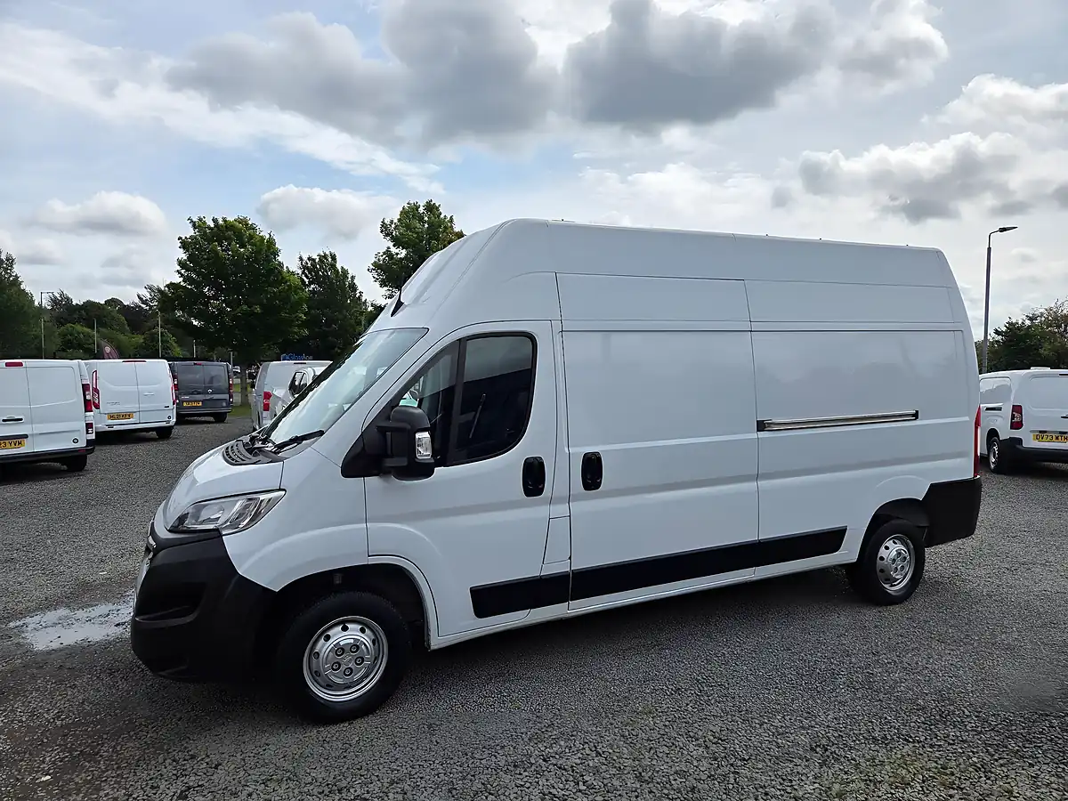 Used 2023 Vauxhall Movano Prime White - Interior and Exterior details 7