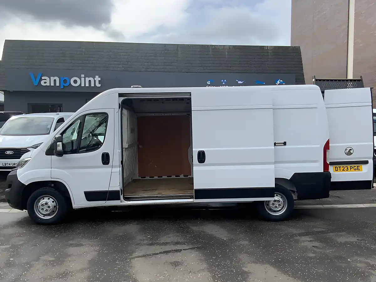 Used 2023 Vauxhall Movano Prime White - Interior and Exterior details 8
