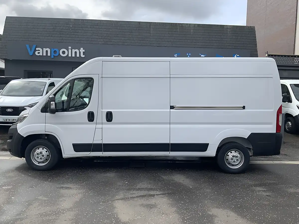 Used 2023 Vauxhall Movano Prime White - Interior and Exterior details 9