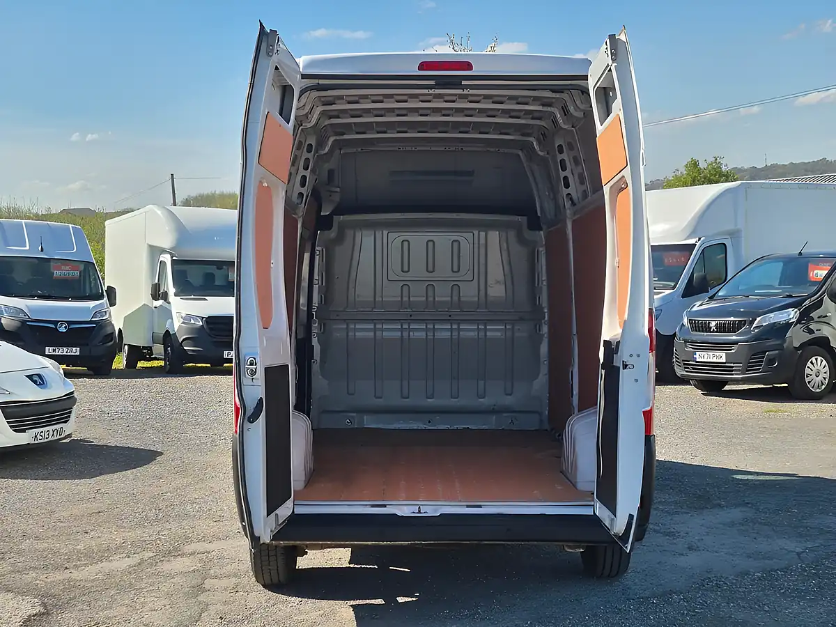 Used 2023 Vauxhall Movano Prime White - Interior and Exterior details 10