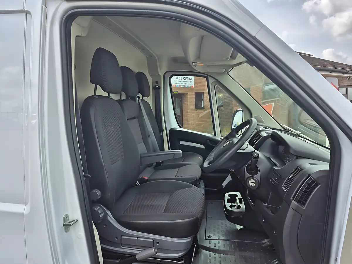 Used 2023 Vauxhall Movano Prime White - Interior and Exterior details 9