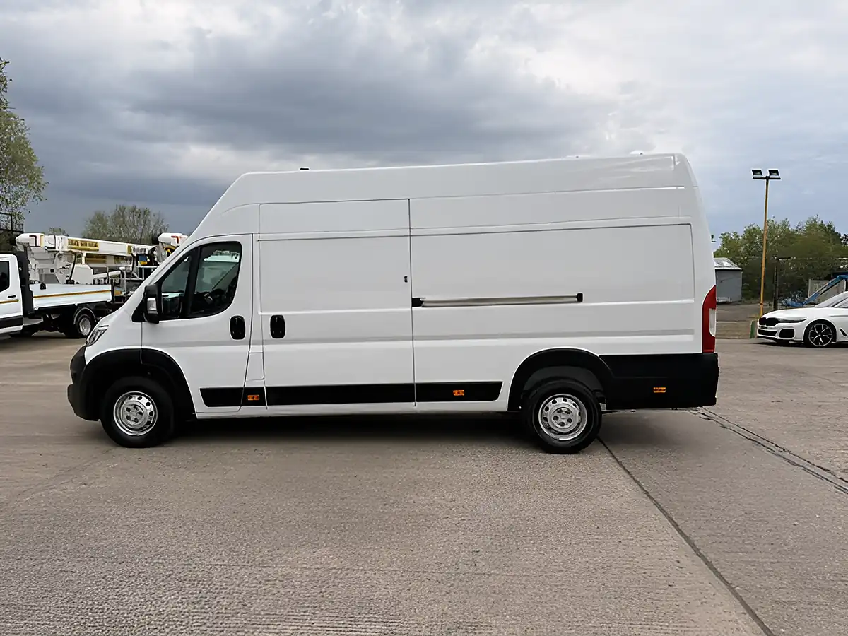 Used 2023 Vauxhall Movano Prime White - Interior and Exterior details 7