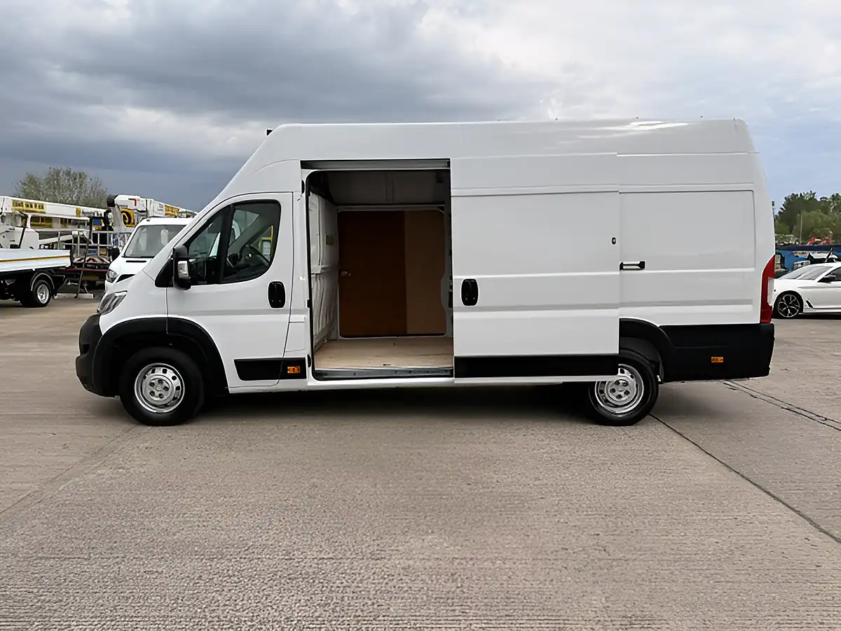 Used 2023 Vauxhall Movano Prime White - Interior and Exterior details 8
