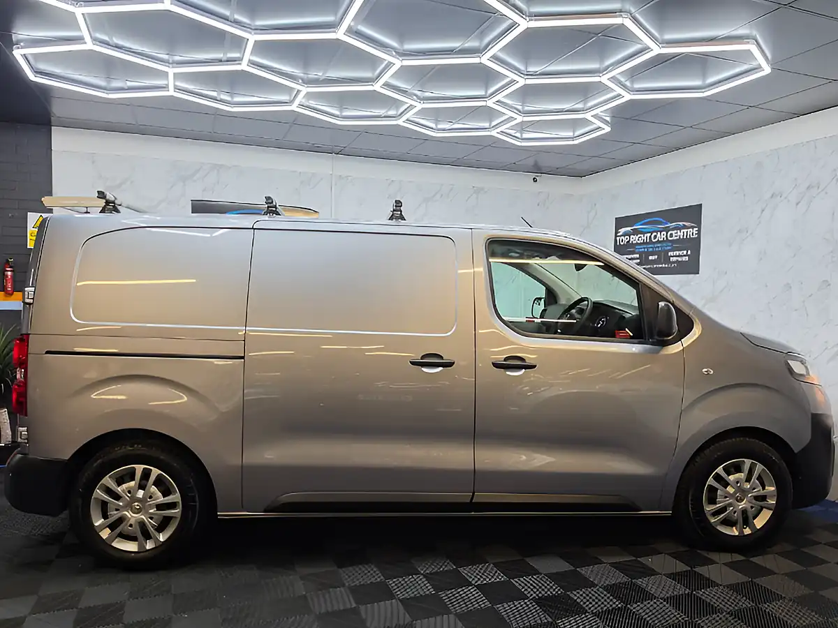 Used 2023 Vauxhall Vivaro 2700 Dynamic Grey - Interior and Exterior details 9