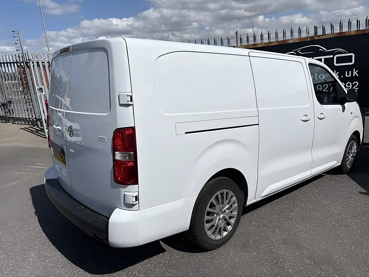 Used 2023 Vauxhall Vivaro 2900 Pro Kaolin White (brilliant) - Interior and Exterior details 15