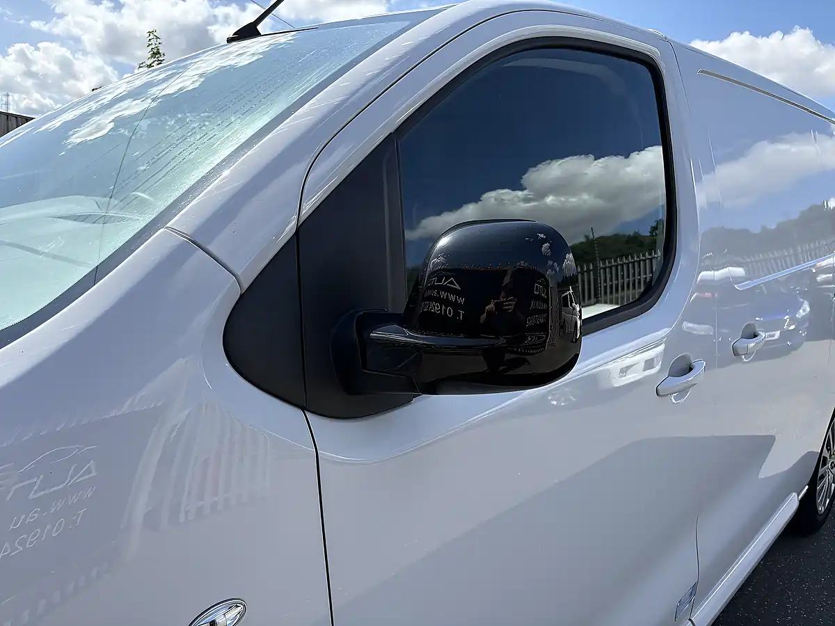 Used 2023 Vauxhall Vivaro 2900 Pro Kaolin White (brilliant) - Interior and Exterior details 17