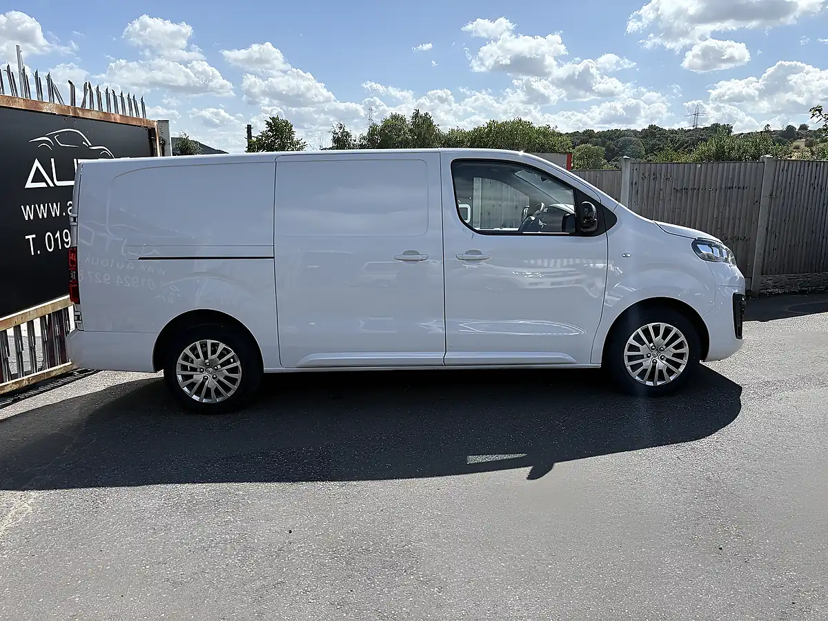 Used 2023 Vauxhall Vivaro 2900 Pro Kaolin White (brilliant) - Interior and Exterior details 4